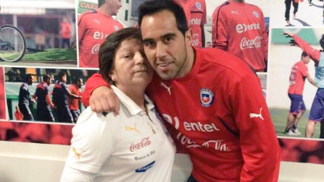 El apoyo de Claudio Bravo a ex funcionaria de El apoyo de Claudio Bravo a ex funcionaria de