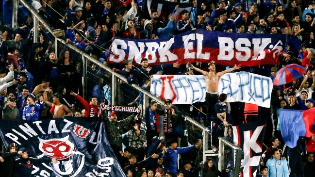 ANFP condenó los ofensivos lienzos desplegados por hinchas de Universidad de Chile ANFP condenó los ofensivos lienzos desplegados por hinchas de Universidad de Chile