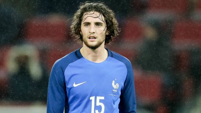 Técnico de Francia criticó con dureza a jugador que se negó a entrar en lista de suplentes Técnico de Francia criticó con dureza a jugador que se negó a entrar en lista de suplentes