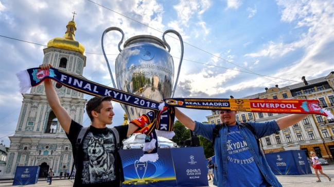 Liverpool monitorea situación de vuelos cancelados que trasladarían hinchas a Kiev Liverpool monitorea situación de vuelos cancelados que trasladarían hinchas a Kiev