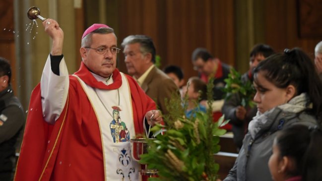 Reapareció el obispo Barros: 