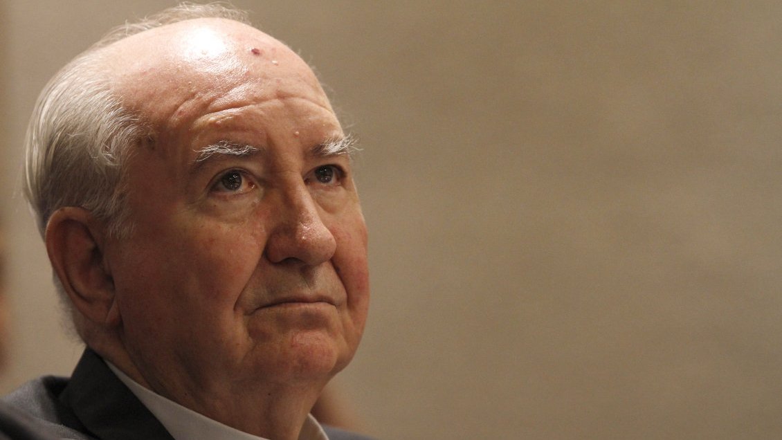 Vaticanista: El papa sacará en septiembre a cardenal Errázuriz del C9