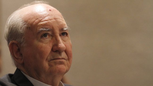 Vaticanista: El papa sacará en septiembre a cardenal Errázuriz del C9