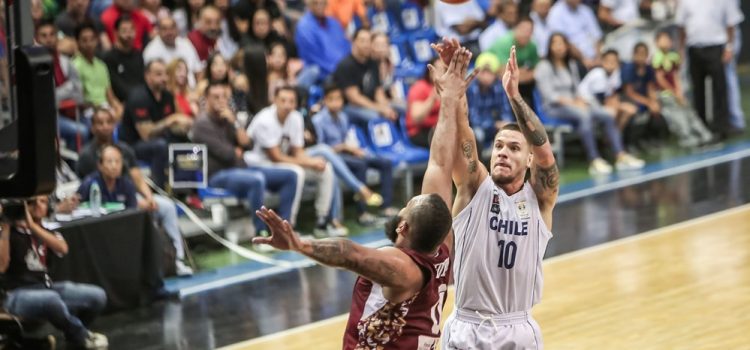 Chile enfrenta a República Dominicana en las clasificatorias para el Mundial de Baloncesto