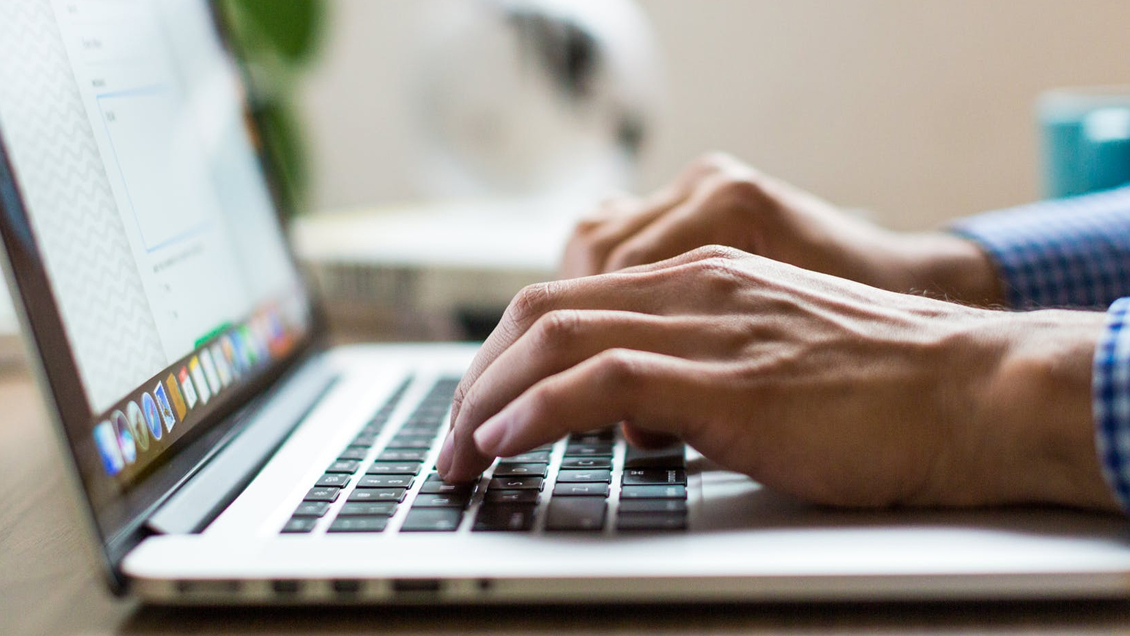 Estudiante chino fue expulsado de la universidad por criticar a su país en internet