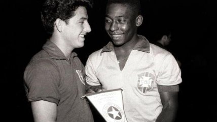   Las postales que relacionan al cumpleañero Pelé con Chile 