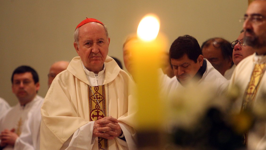 Errázuriz aseguró que quería proteger a sacerdotes ordenados por Karadima