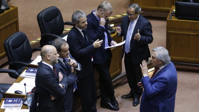 Senado vota proyecto de ley de Aula Segura