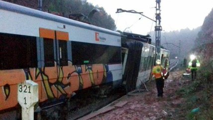 Cataluña: Un muerto y cinco heridos al descarrilar un tren cerca de Barcelona