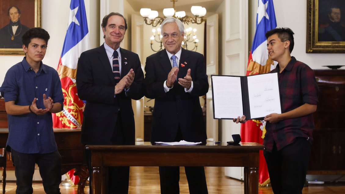 Presidente Piñera promulgó la Ley de Identidad de Género Presidente Piñera promulgó la Ley de Identidad de Género