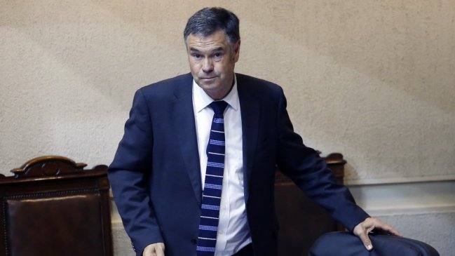 Fiscal regional asume investigación a Ossandón por tráfico de influencias