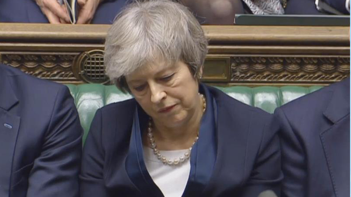 May, contra las cuerdas: Parlamento británico vota moción de censura este miércoles