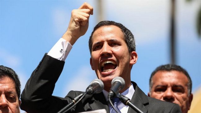 Líder del parlamento venezolano se autoproclamó como 