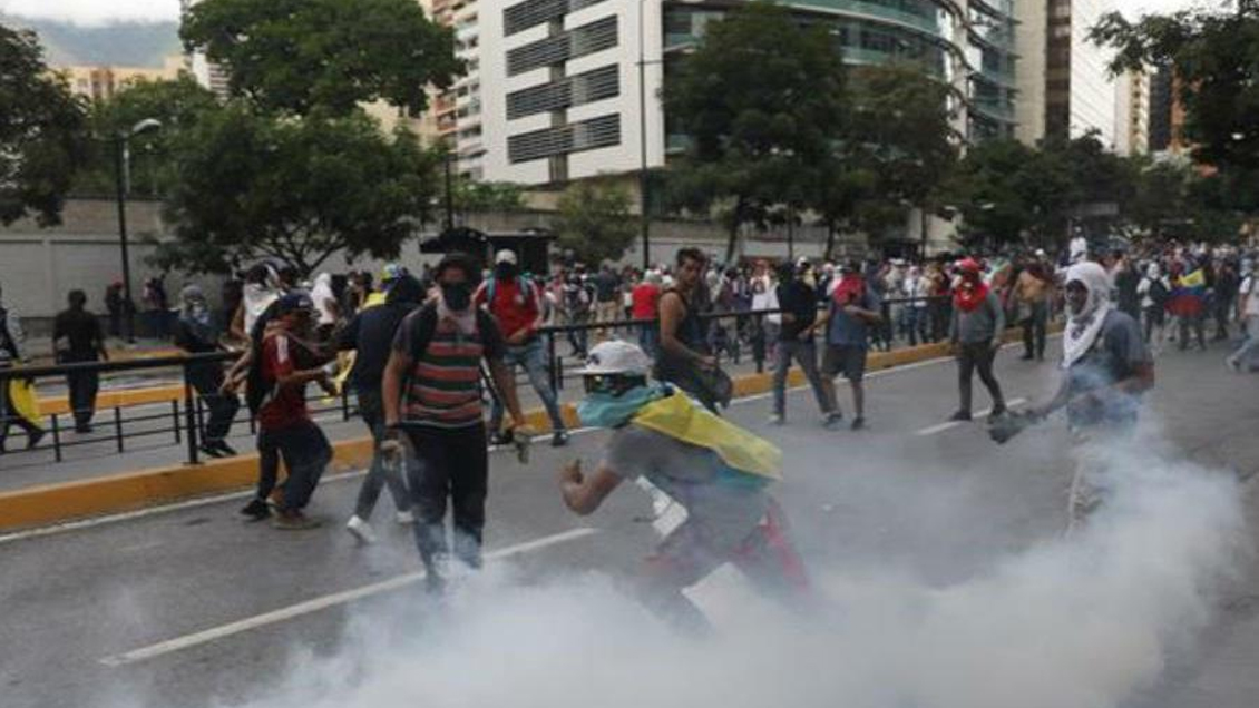El mundo pide salida pacífica en Venezuela ante la división y las protestas