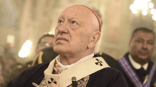 Denunciantes de Karadima arremeten contra Ezzati por petición de sobreseimiento