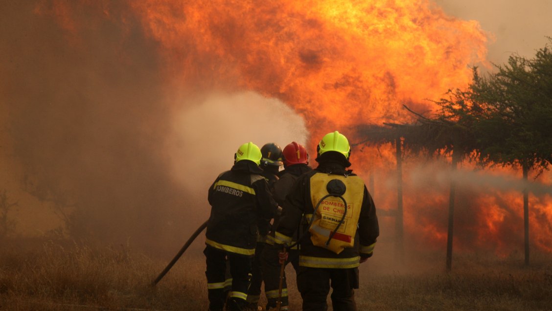 Gobierno decretó estado de excepción en tres regiones por incendios forestales