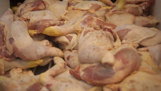 Condenan a Cencosud, Walmart y SMU por la colusión de los pollos