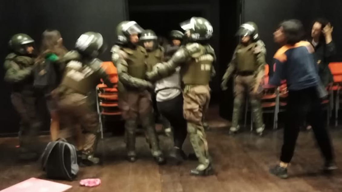 Carabineros desaloja toma en el Campus Oriente de la Universidad Católica