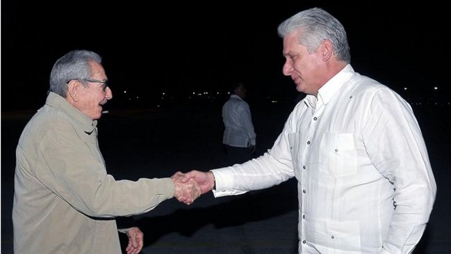Raúl Castro reaparece para recibir al actual mandatario cubano en su regreso de Nicaragua