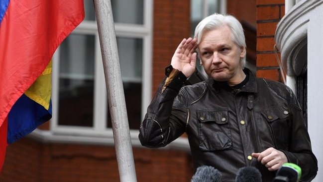 Julian Assange fue arrestado en la embajada de Ecuador en Londres