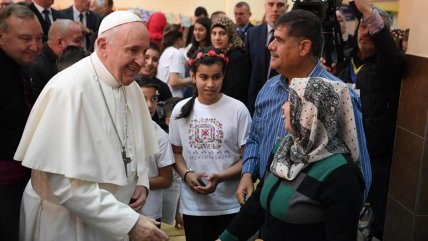  Niños refugiados en Bulgaria recibieron al papa con cantos y dibujos  
