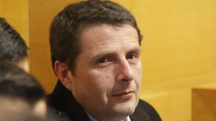   Defensor acusa que Álex Smith vive casi 