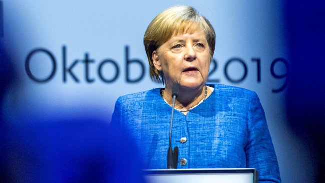 Merkel advierte contra la ultraderecha en balance sobre la unificación alemana