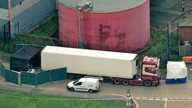 Hallan 39 cadáveres en el contenedor de un camión en Reino Unido