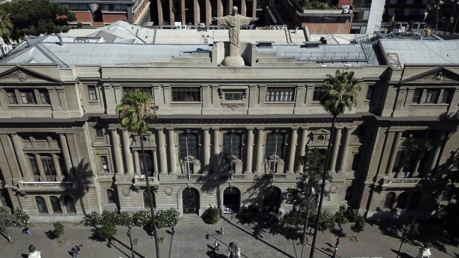 PUC se querellará por alumno que denuncia abusos sexuales en comisaría de Pedro Aguirre Cerda