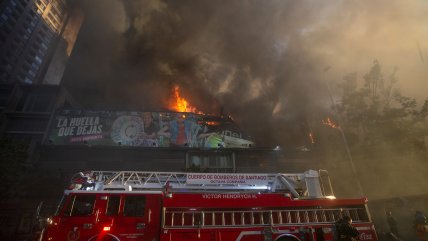   Cuerpo de Bomberos de Santiago: Recibimos más piedras cuando Carabineros está cerca de las protestas 