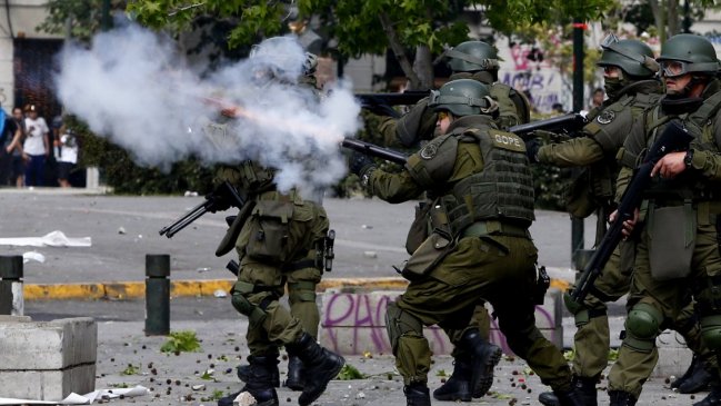 Detuvieron a carabinero acusado de disparar en el Liceo 7 de Santiago