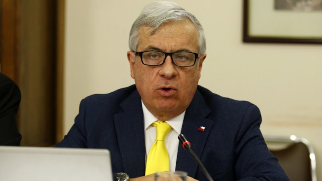 Mañalich: Si alguien tiene un paro cardíaco en la calle, la posibilidad de sobrevivir es menor al 5%