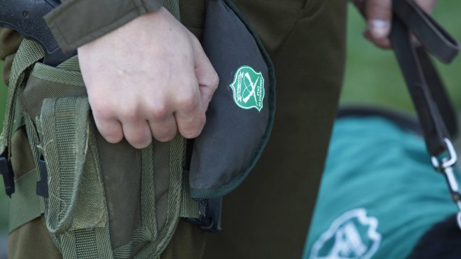 Prisión preventiva para dos carabineros acusados de torturar a menor de edad