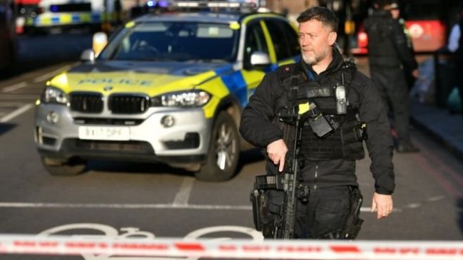 Confuso incidente en el Puente de Londres termina con un hombre abatido por la policía