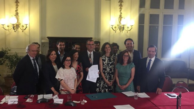 Comisión técnica logró acuerdo y enviará a partidos borrador del proceso constituyente