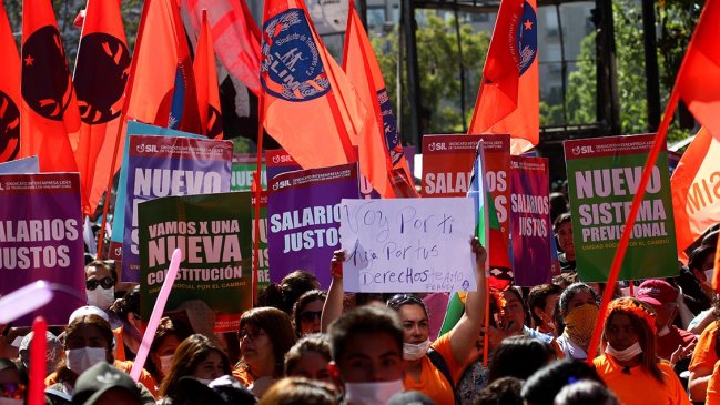 Estudian dar espacio a organizaciones sociales en la franja previa al plebiscito constitucional