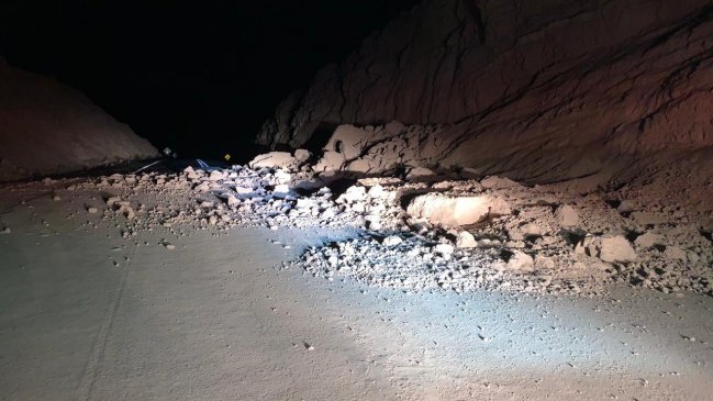 Fuerte sismo de esta madrugada dejó varios cortes de camino en Región de Antofagasta