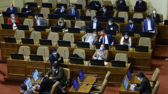 Crisis en la UDI por AFP: Renuncian diputados y Moreira apunta a Kast por presiones