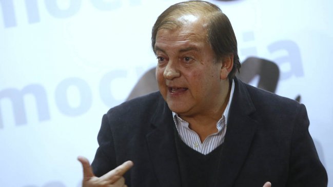 Francisco Vidal anuncia candidatura presidencial: 