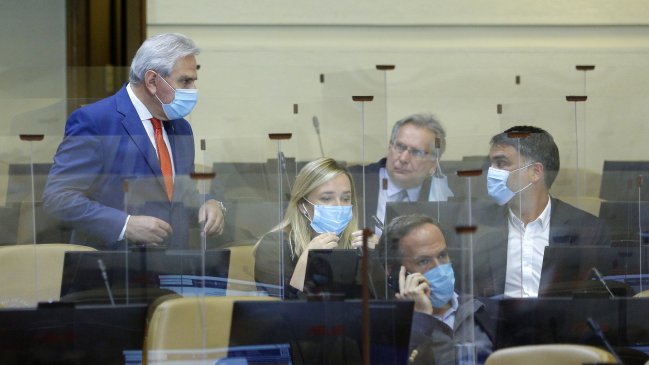 Molestos, diputados UDI anuncian que 