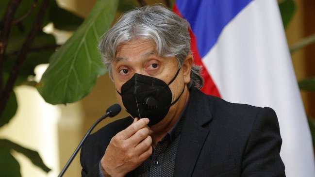 Senador Alejandro Navarro es hospitalizado e intervenido de urgencia