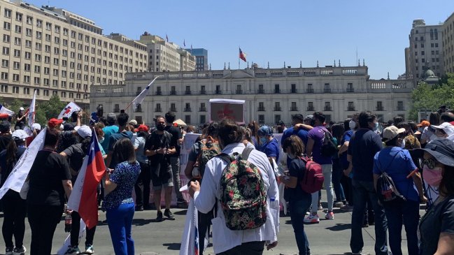 Funcionarios de la salud marcharon al Minsal y a La Moneda