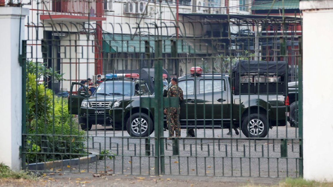 Ejército de Birmania detuvo a miembros del gobierno y tomó el control del país