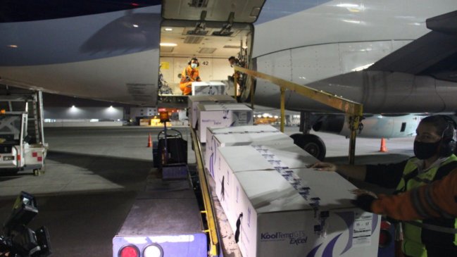 Ecuador recibió 20 mil dosis de vacunas Sinovac cedidas por Chile