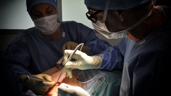 Advierten riesgos de intervenciones estéticas en pacientes que tuvieron Covid-19