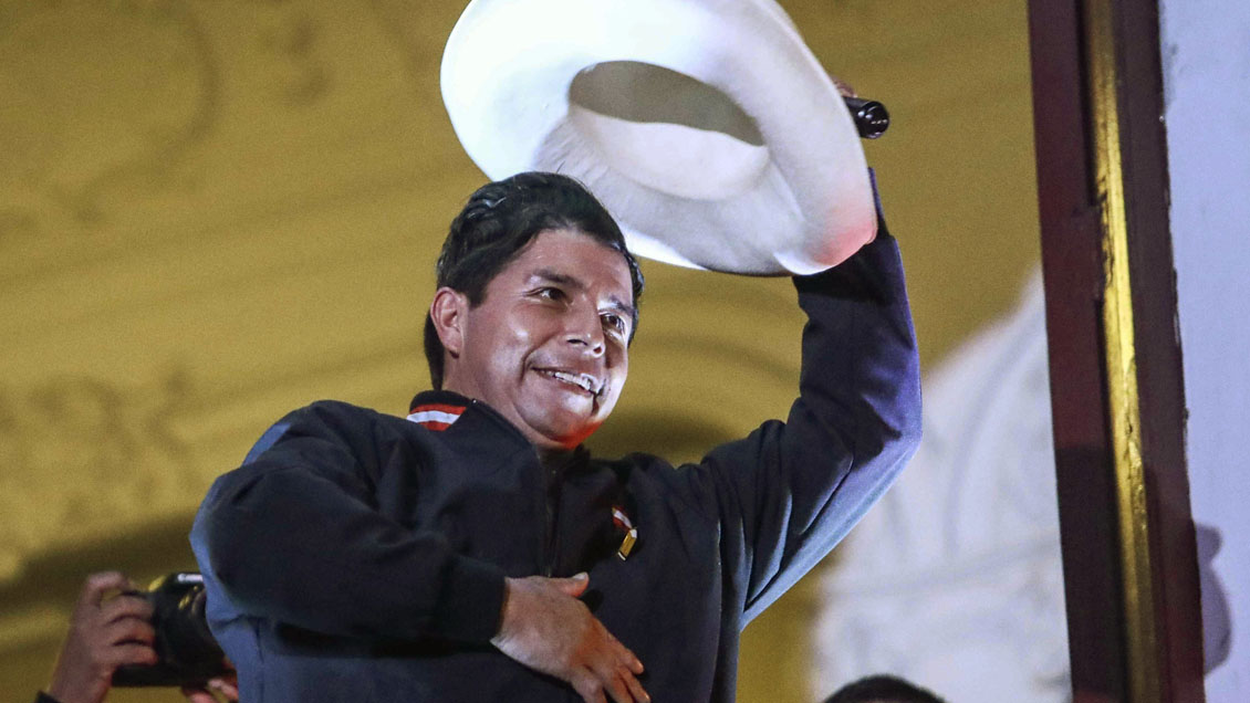 Un mes y medio después, Pedro Castillo es proclamado presidente electo de Perú