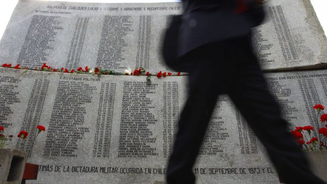 Multa, censura y reeducación: las sanciones que establece la Convención para el negacionismo