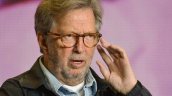 Tras afirmar que no lo haría, Eric Clapton tocó en un lugar que pidió vacunación
