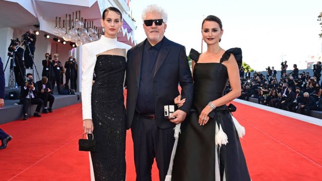 España deja fuera a Almodóvar para competir en los Oscar 2022