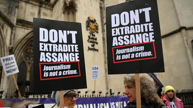 Assange podrá continuar su batalla legal contra la extradición a EE.UU.